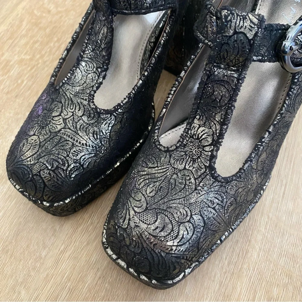 Circus NY Kay Mary Janes Metallic  Pumps Silver and Black size 8
